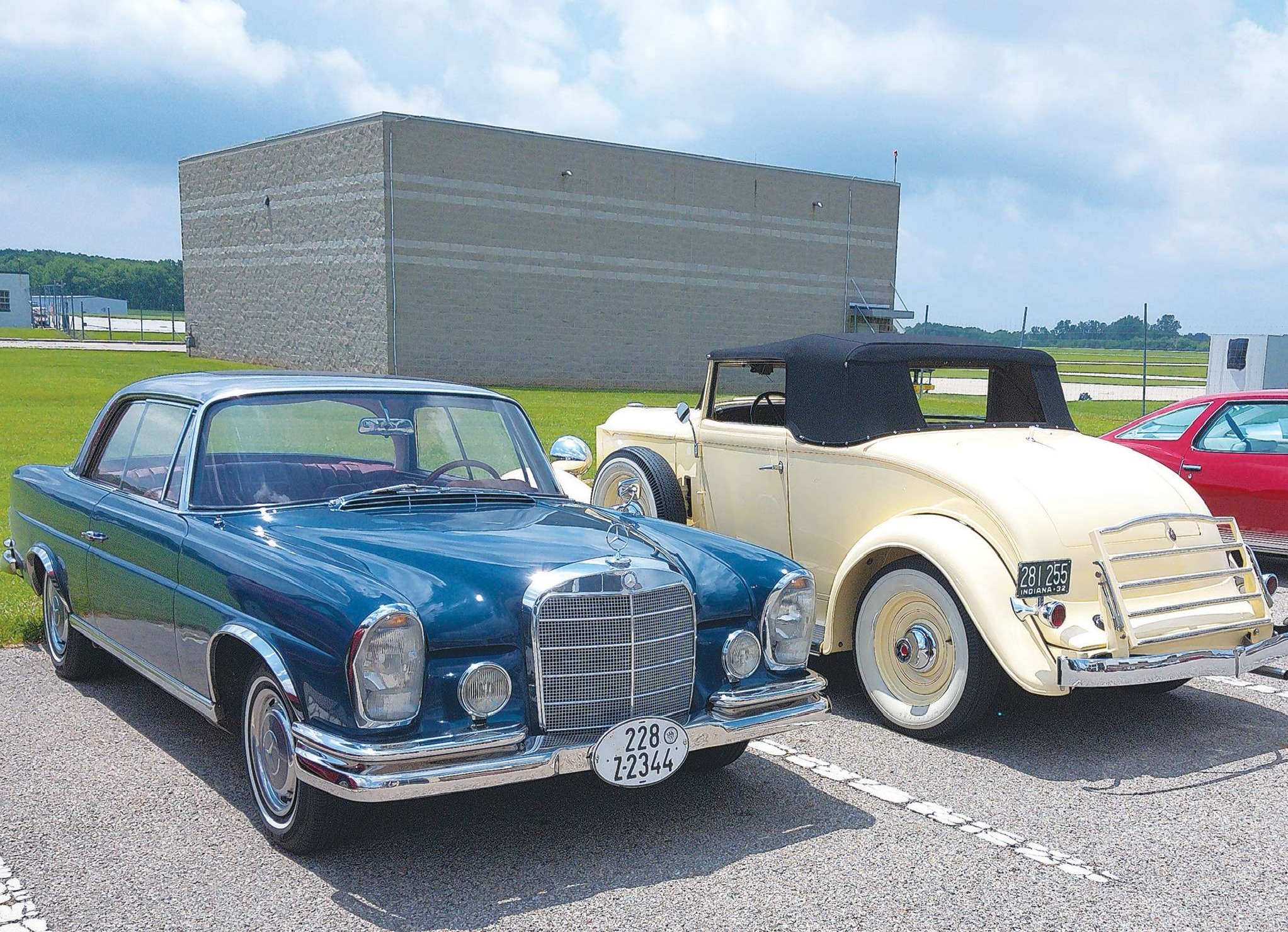1963 Mercedes-Benz 220 SE Coupe and 1932 Packard Model 900 Light 8